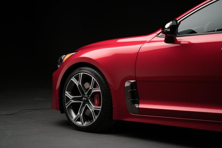 Детали экстерьера Kia Stinger GT (CK) 2017 года  (NA) (фото 2 из 50)